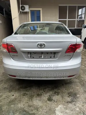 Toyota Avensis 2011 Silver