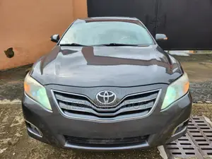 Toyota Camry XLE 4dr Sedan (2.4L 4cyl 5A) 2009