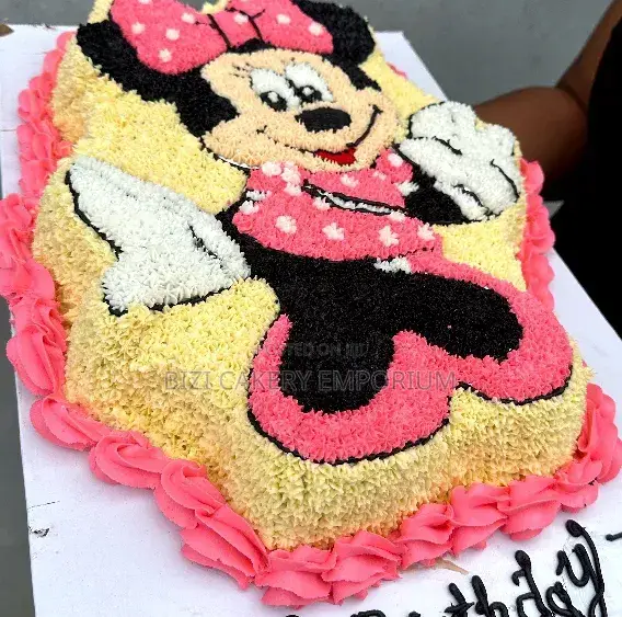 Beautiful Minnie Mouse Character Cake
