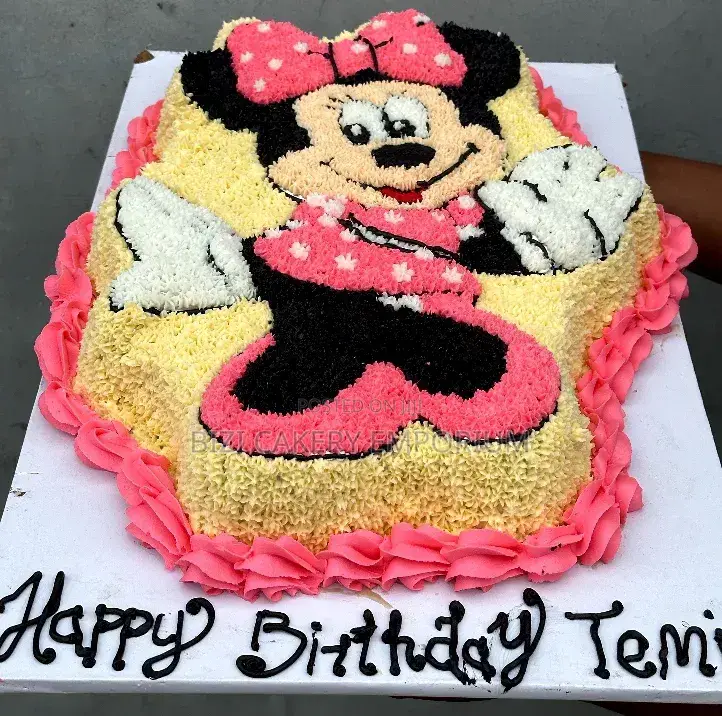 Beautiful Minnie Mouse Character Cake