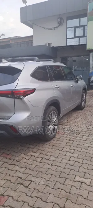 Toyota Highlander Platinum AWD 2020 Gray