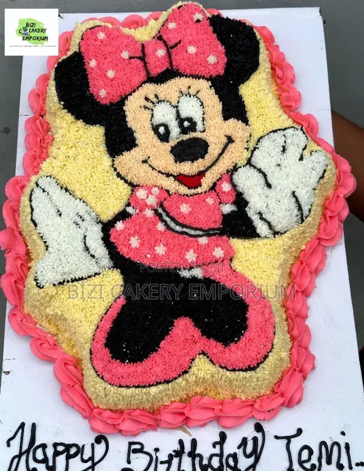 Beautiful Minnie Mouse Character Cake