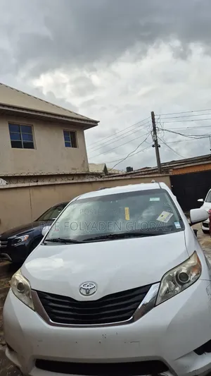 Toyota Sienna 2011 White