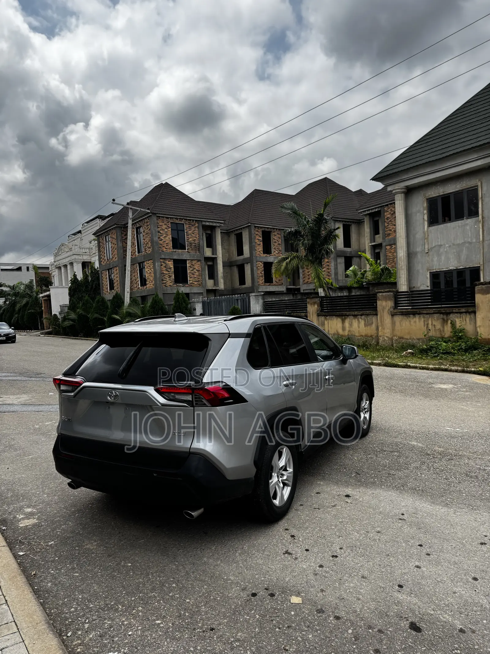 Toyota RAV4 XLE 2021 Silver