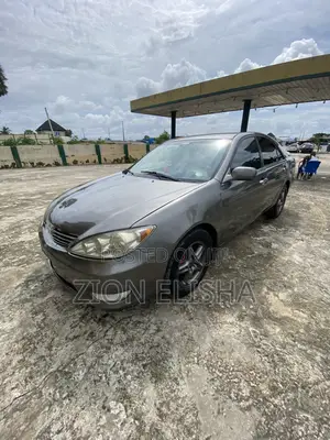 Toyota Camry 2005 Gray