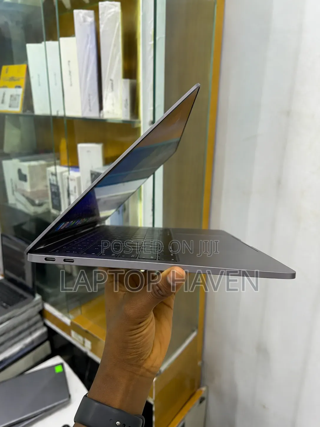 Laptop Apple MacBook Pro 2020 M1 32GB Apple M1 Pro SSD 1T