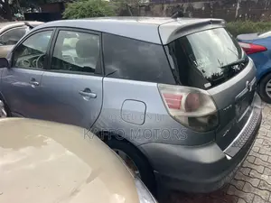 Toyota Matrix XR Hatchback FWD (1.8L 4cyl 4A) 2006 Blue