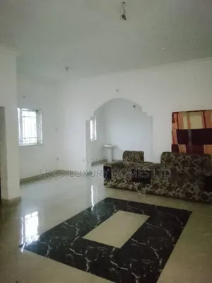 3bdrm Apartment in Nelson Mandela, Uyo for rent