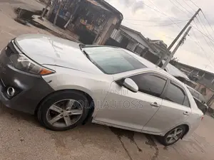 Toyota Camry SE 4dr Sedan (2.5L 4cyl 6A) 2013 Silver