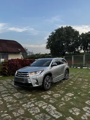 Toyota Highlander XLE V6 4x4 (3.5L 6cyl 6A) 2016 Silver
