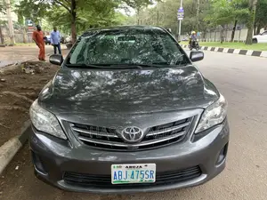 Toyota Corolla LE 4dr Sedan (1.8L 4cyl 4A) 2013 Gray