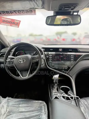 Toyota Camry XLE FWD 2020 Black