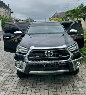 Toyota Hilux 2024 Black