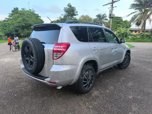Toyota RAV4 2011 Silver