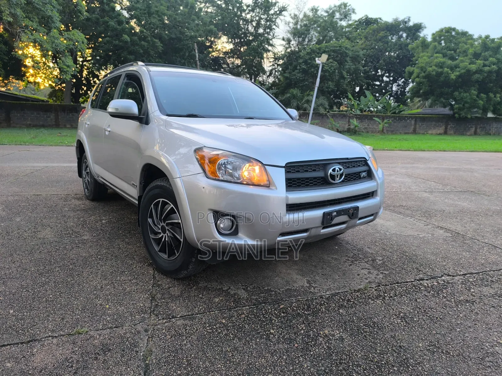 Toyota RAV4 2011 Silver