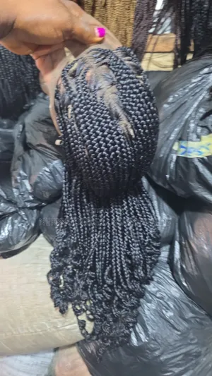77 Ghana Weavon With Curls