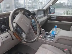 Lincoln Navigator 4X4 2013 White