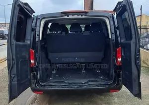 Mercedes-Benz Metris 2.0 FWD 2018 Black