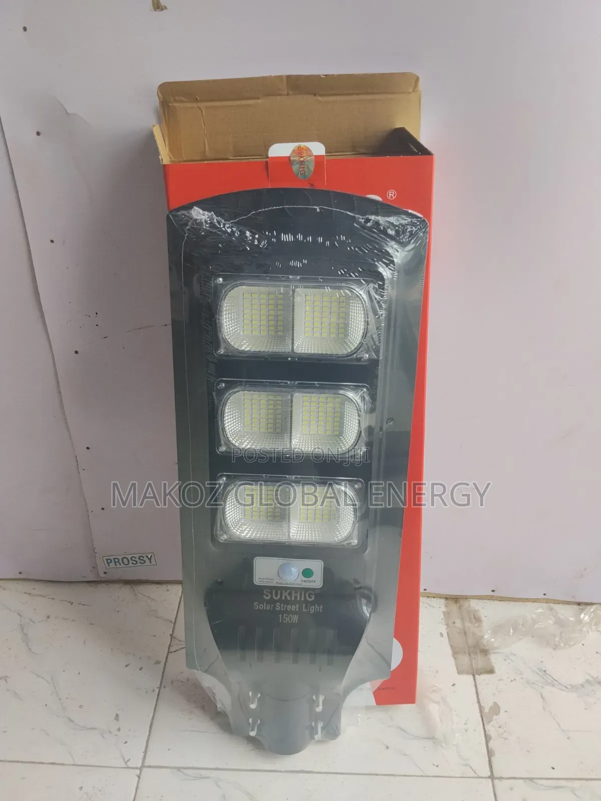 Brand New SUKHIG Solar Street Light 150W Divided