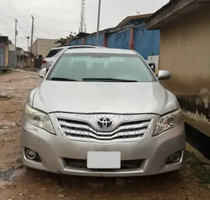 Toyota Camry 2010 Silver