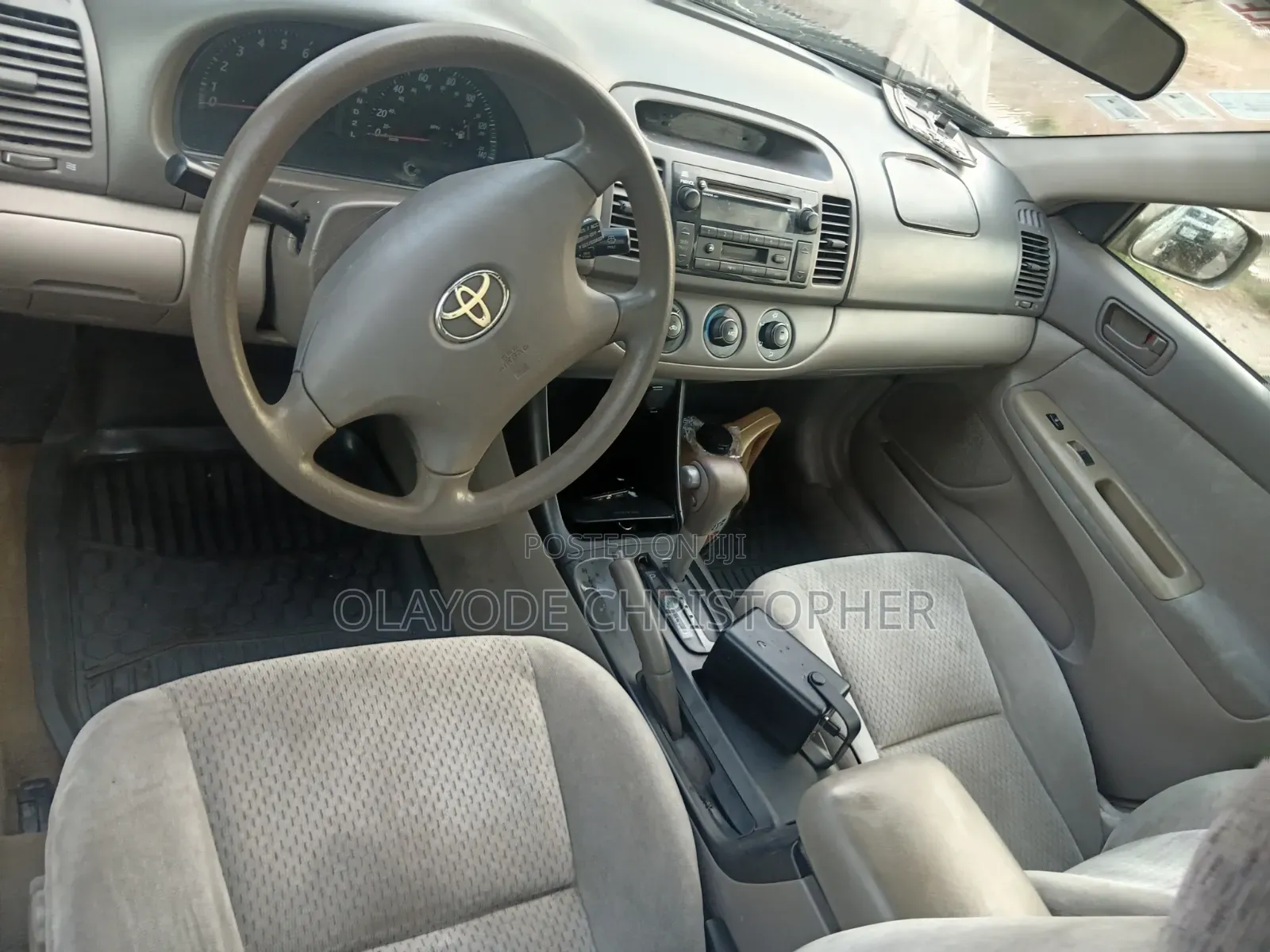 Toyota Camry LE 4dr Sedan (2.4L 4cyl 4A) 2004 Gold