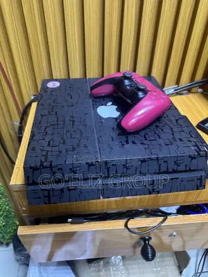 PS4 Fat With 2 Pads
