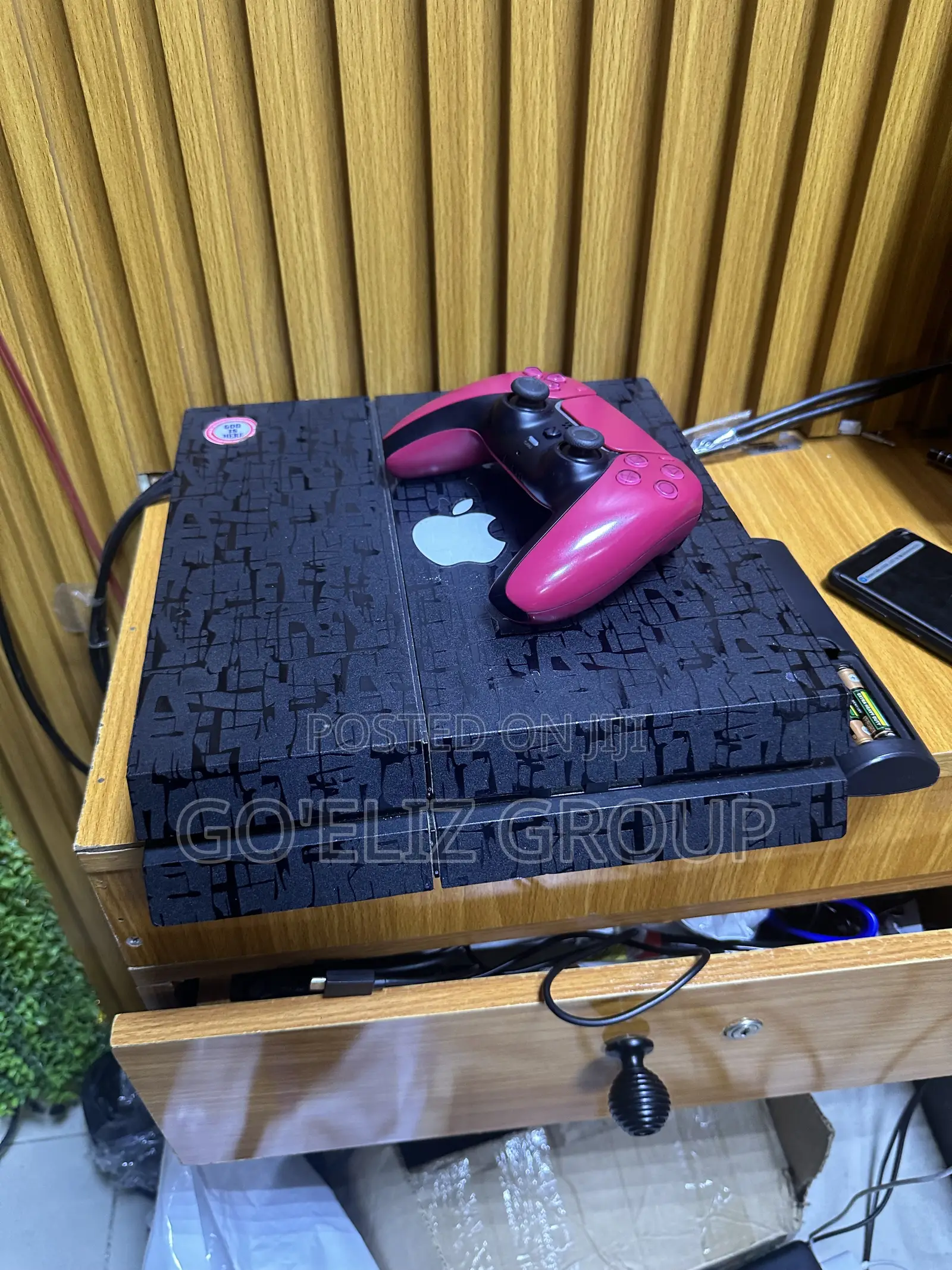PS4 Fat With 2 Pads