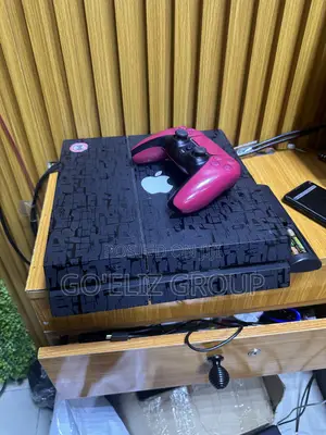 PS4 Fat With 2 Pads