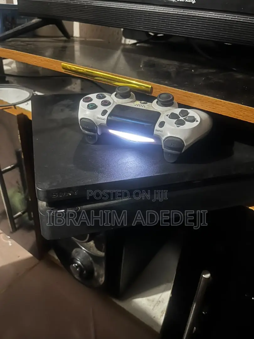 Ps4 Slim With Pad