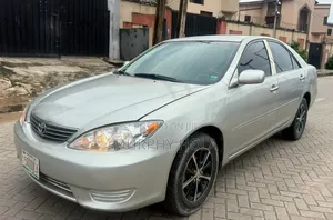 Toyota Camry 2025 Silver