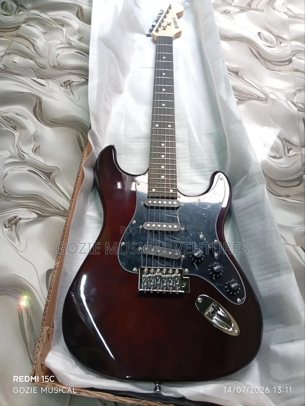 Yamaha 6 Strings Electric Lead Guitar.