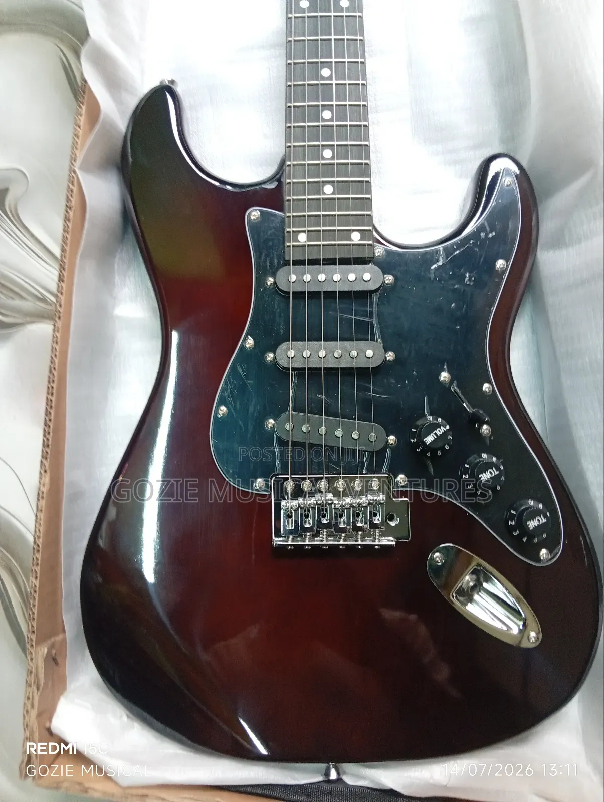 Yamaha 6 Strings Electric Lead Guitar.