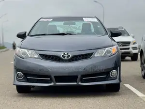 Toyota Camry SE 4dr Sedan (2.5L 4cyl 6A) 2013 Gray