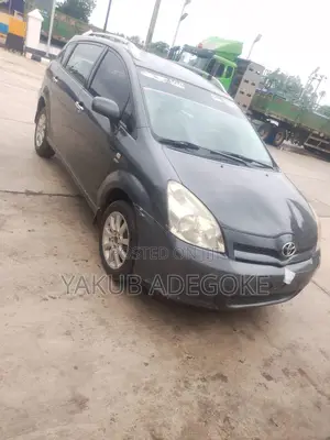 Toyota Verso 2009 Gray