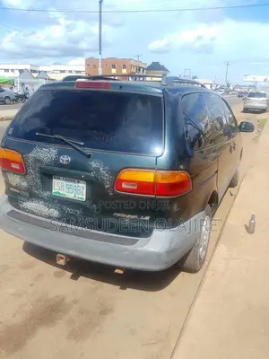Toyota Sienna CE & 1 hatch 2000 Green