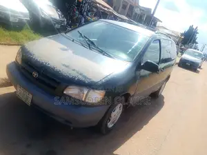 Toyota Sienna CE & 1 hatch 2000 Green