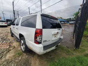Chevrolet Suburban 2012 White