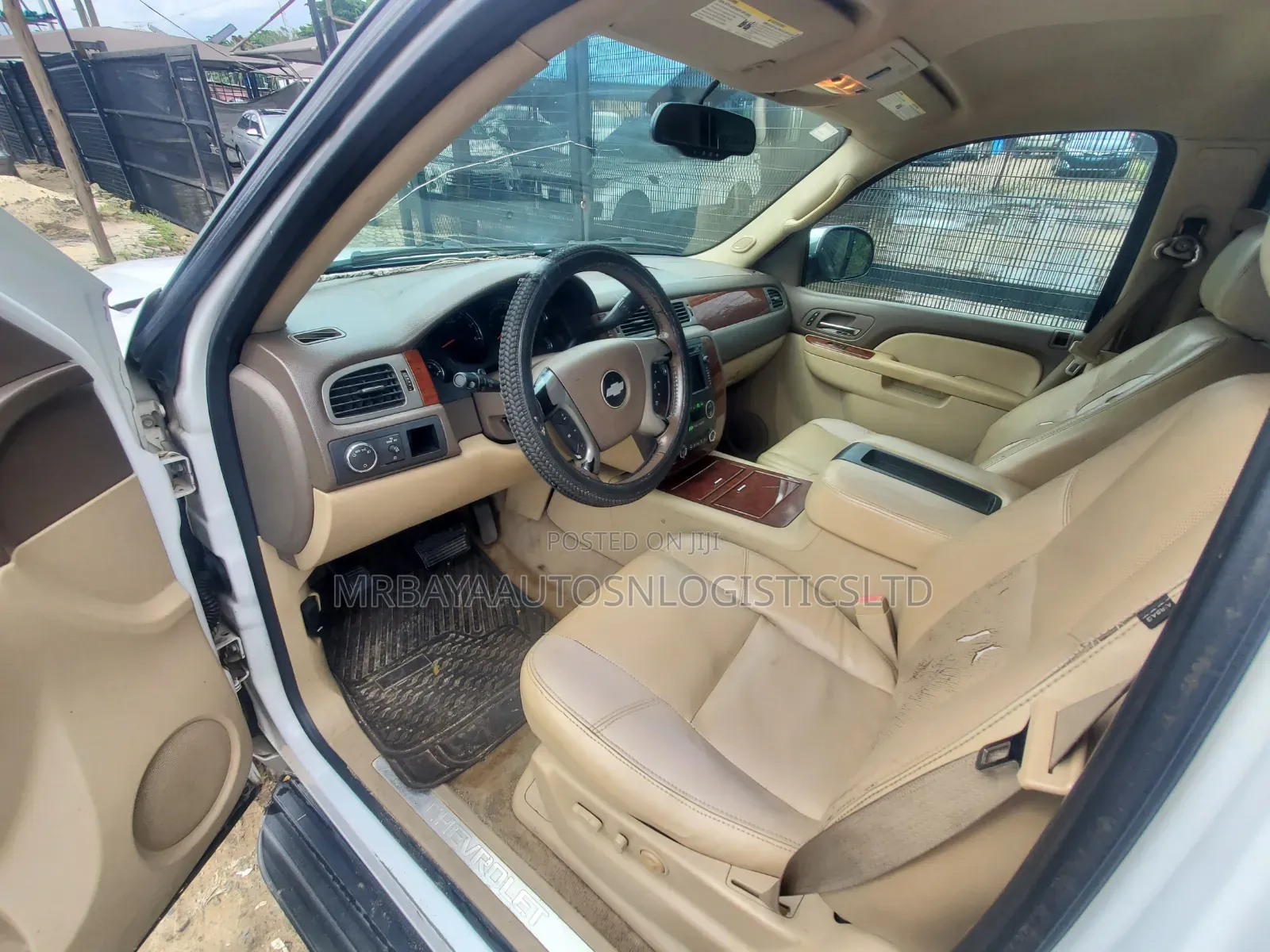 Chevrolet Suburban 2012 White