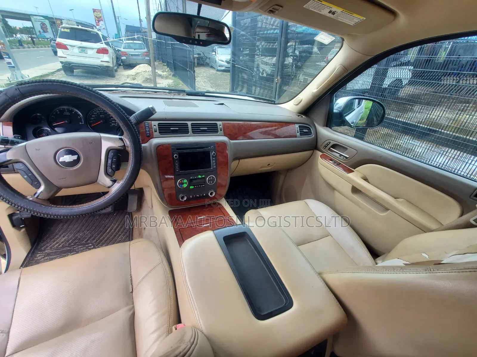 Chevrolet Suburban 2012 White