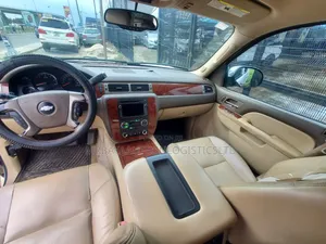 Chevrolet Suburban 2012 White