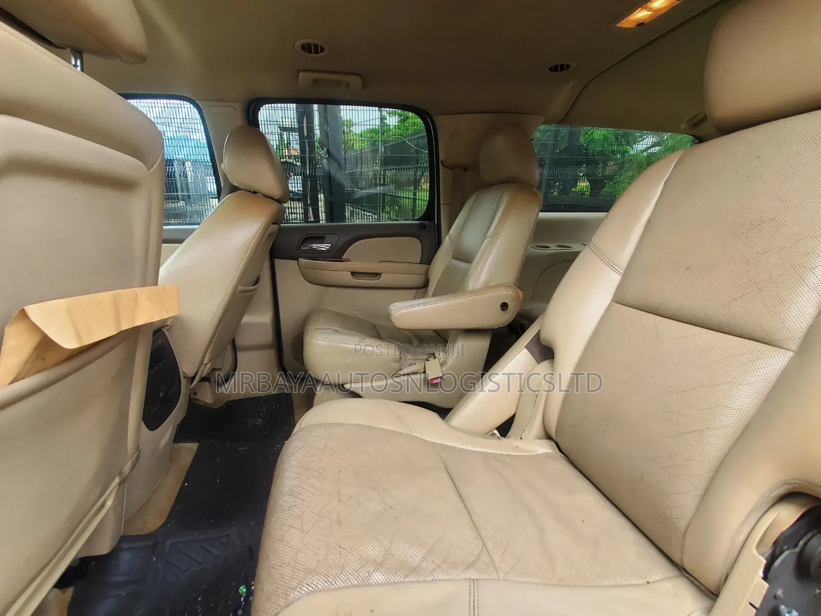 Chevrolet Suburban 2012 White