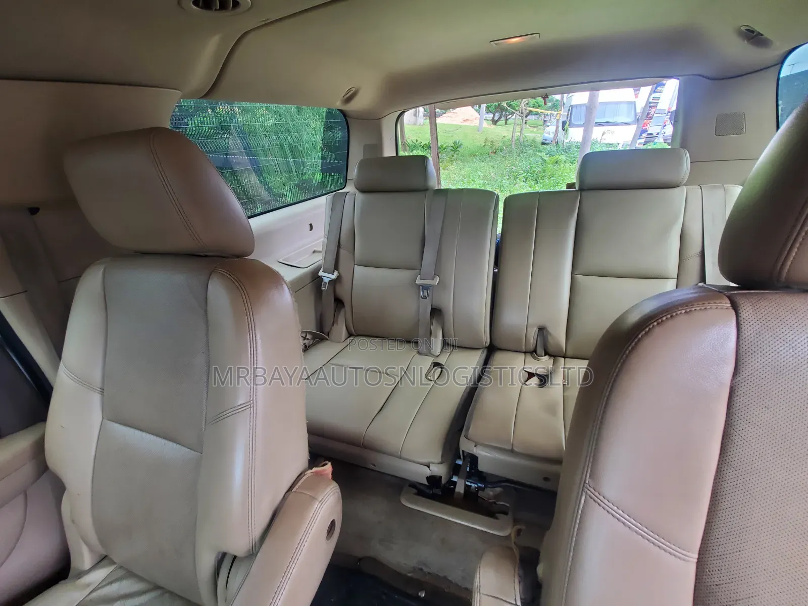 Chevrolet Suburban 2012 White