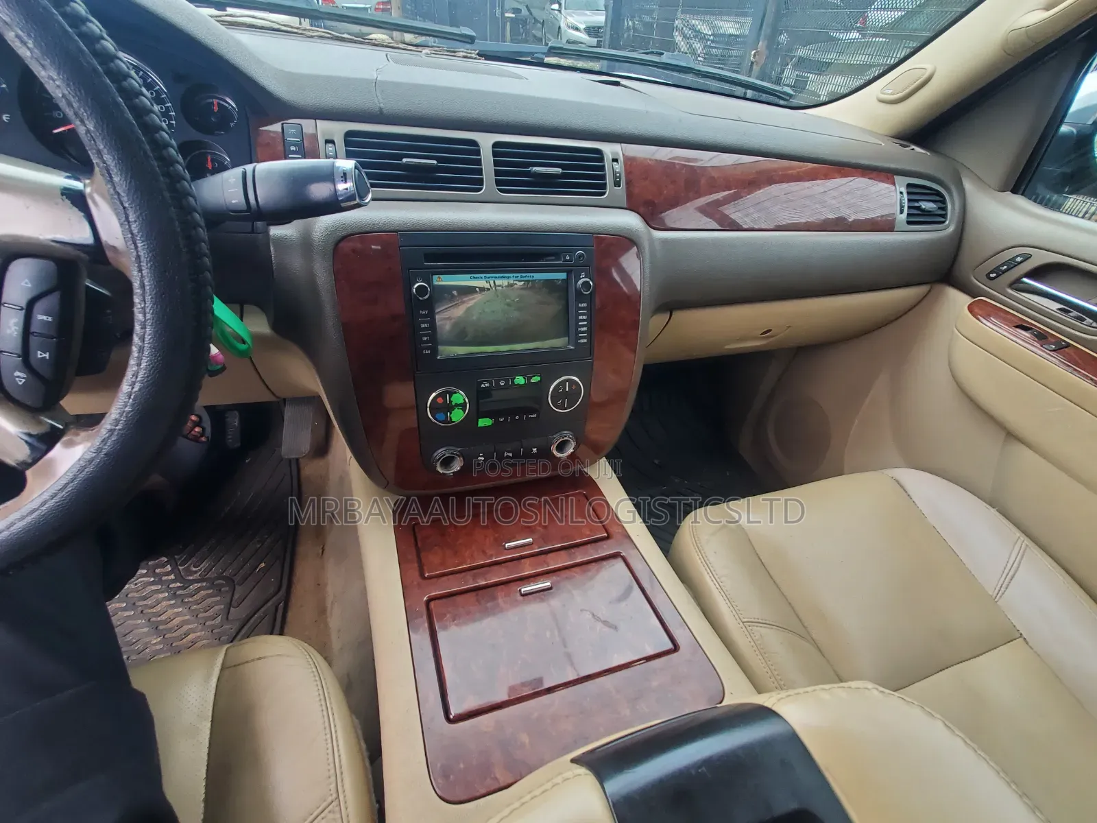 Chevrolet Suburban 2012 White