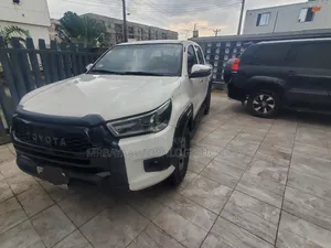Toyota Hilux Surf 2009 White