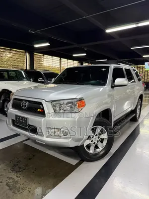 Toyota 4-Runner SR5 4WD 2011 Silver