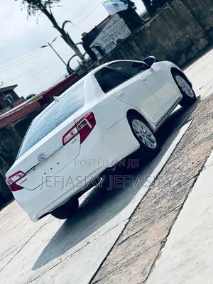 Toyota Camry XLE 4dr Sedan (2.5L 4cyl 6A) 2014 White