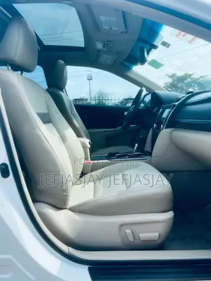 Toyota Camry XLE 4dr Sedan (2.5L 4cyl 6A) 2014 White