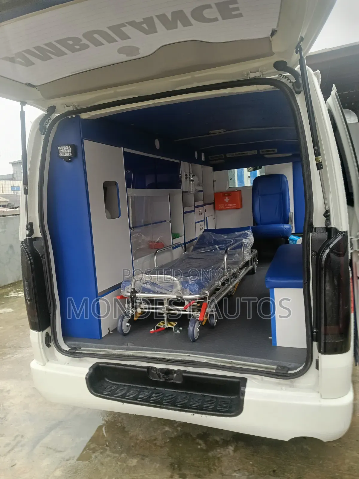 Toyota HiAce 2015 White