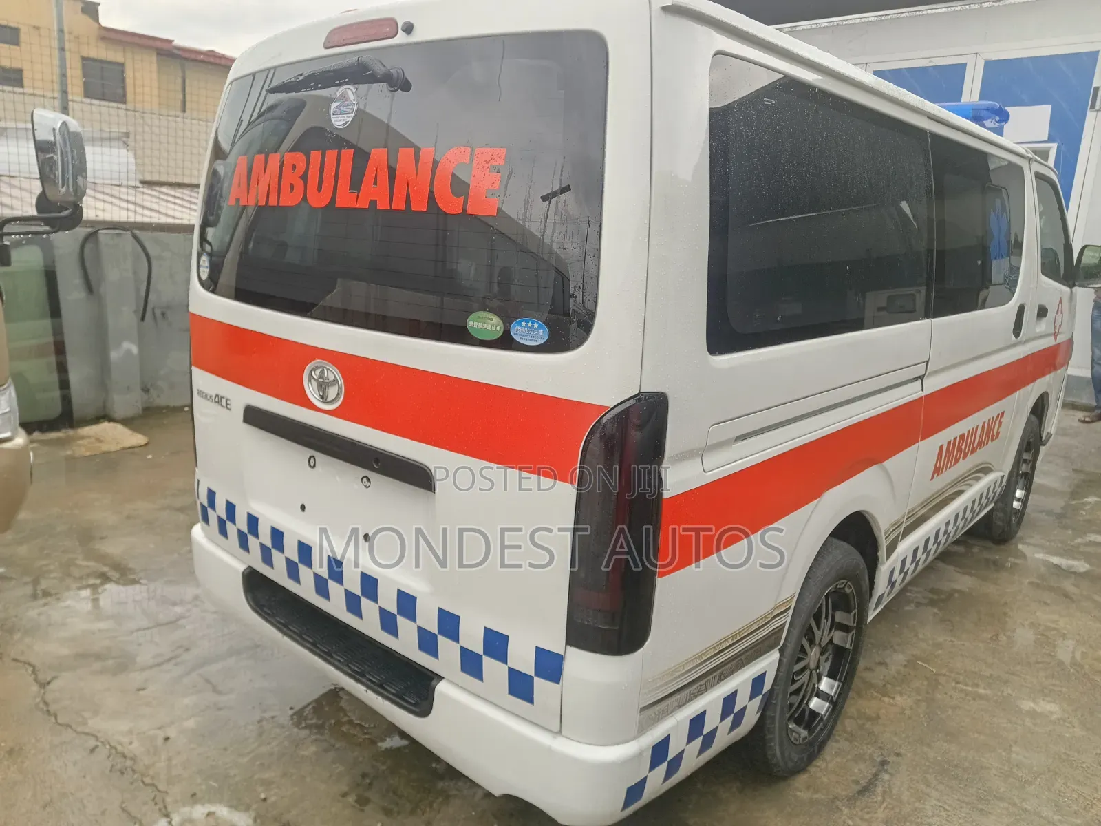 Toyota HiAce 2015 White
