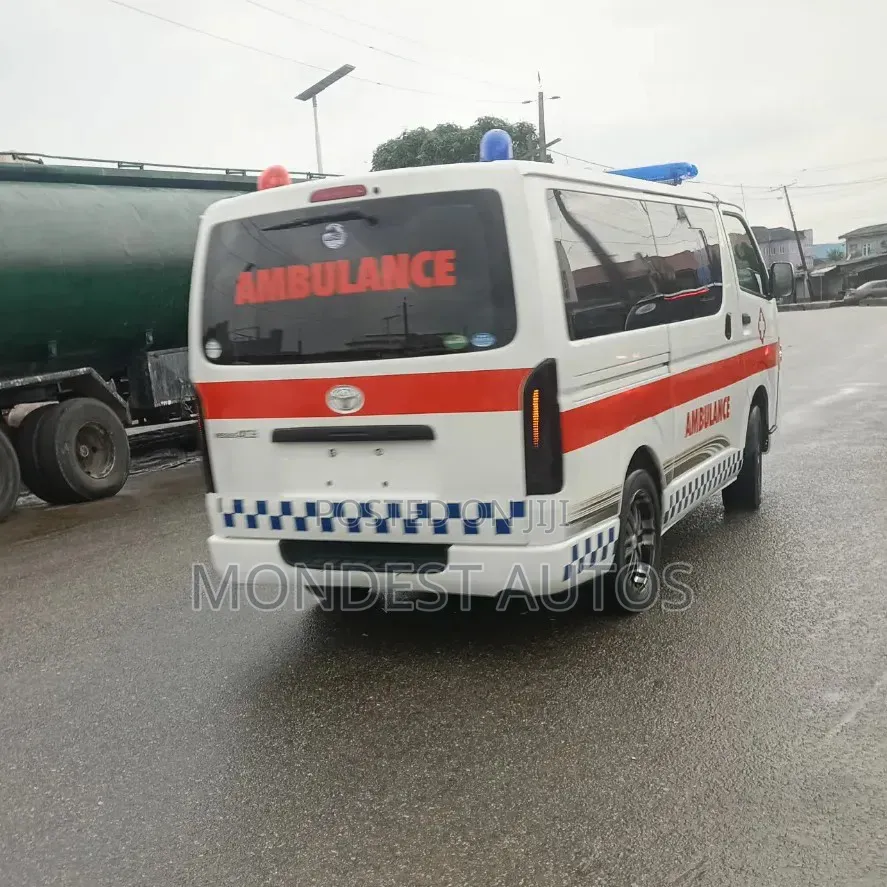 Toyota HiAce 2015 White